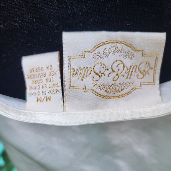 Vintage Lace-Trimmed Satin Slip Dress – Timeless Elegance - Picture 6 of 6